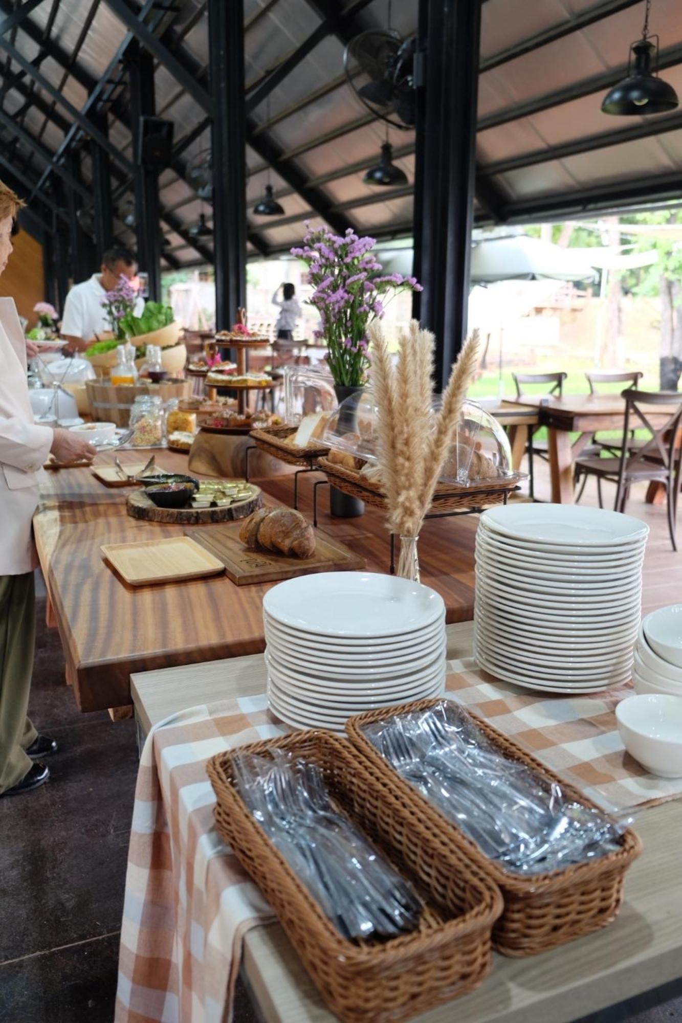 Punn Hotel Korat Nakhonratchasima Exteriör bild